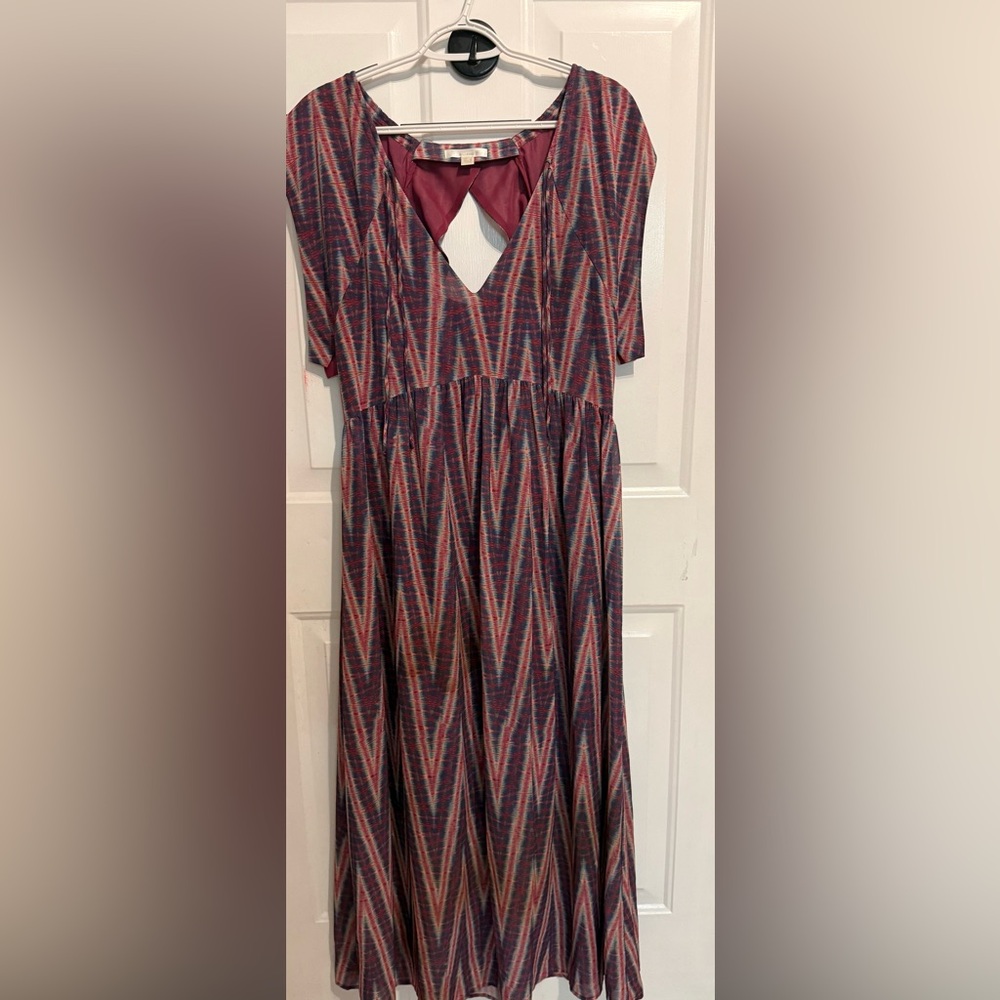Elegant Chevron Maxi Dress in Multicolor